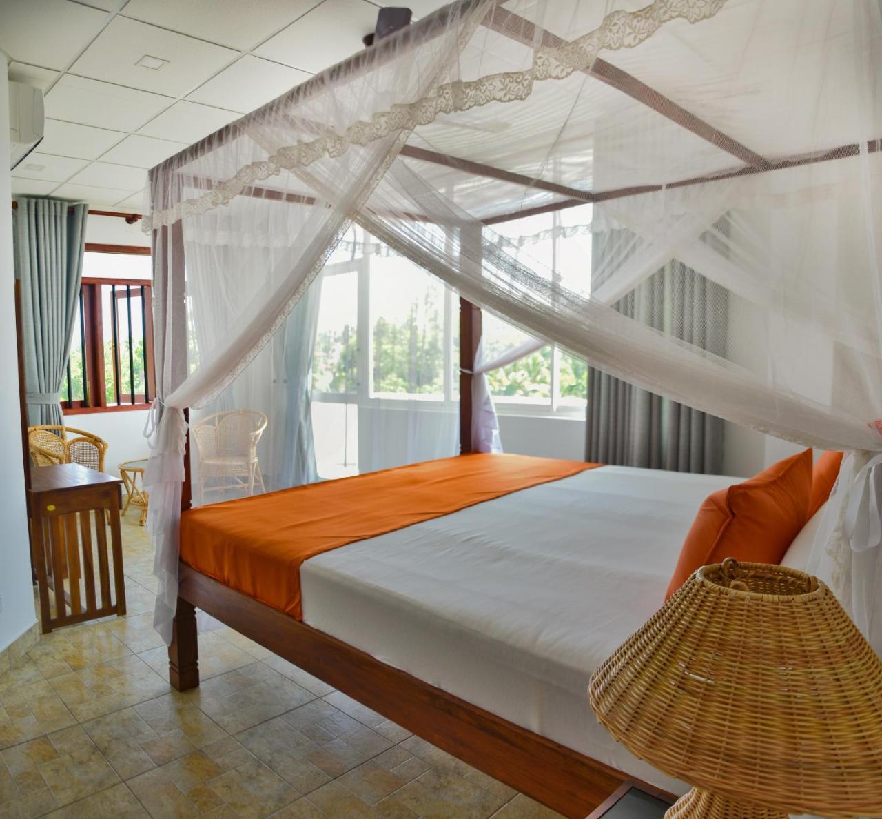 Villa Gamini Hikkaduwa Exterior photo