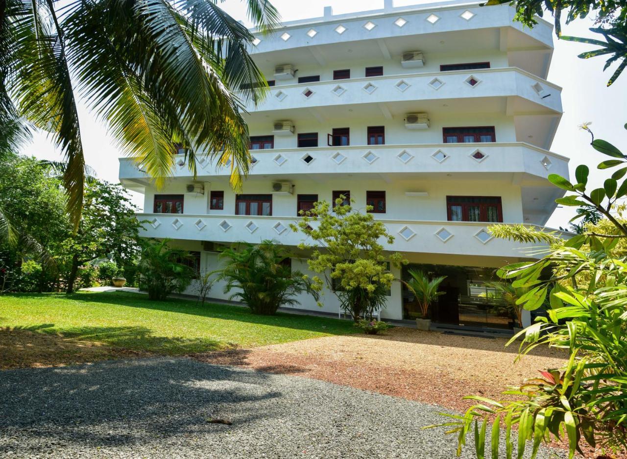 Villa Gamini Hikkaduwa Exterior photo